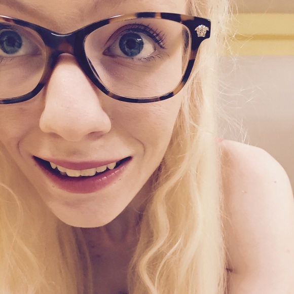 ✨🌸🌵 Meet your Posher, Chelsa 🌝 🌵🌸✨ - Picture 1 of 2